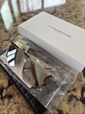 NWT Victoria Beckham sunglasses
